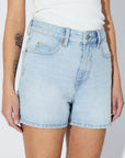 DR DENIM - SHORT NORA - BAY LIGHT USED - PÉ26
