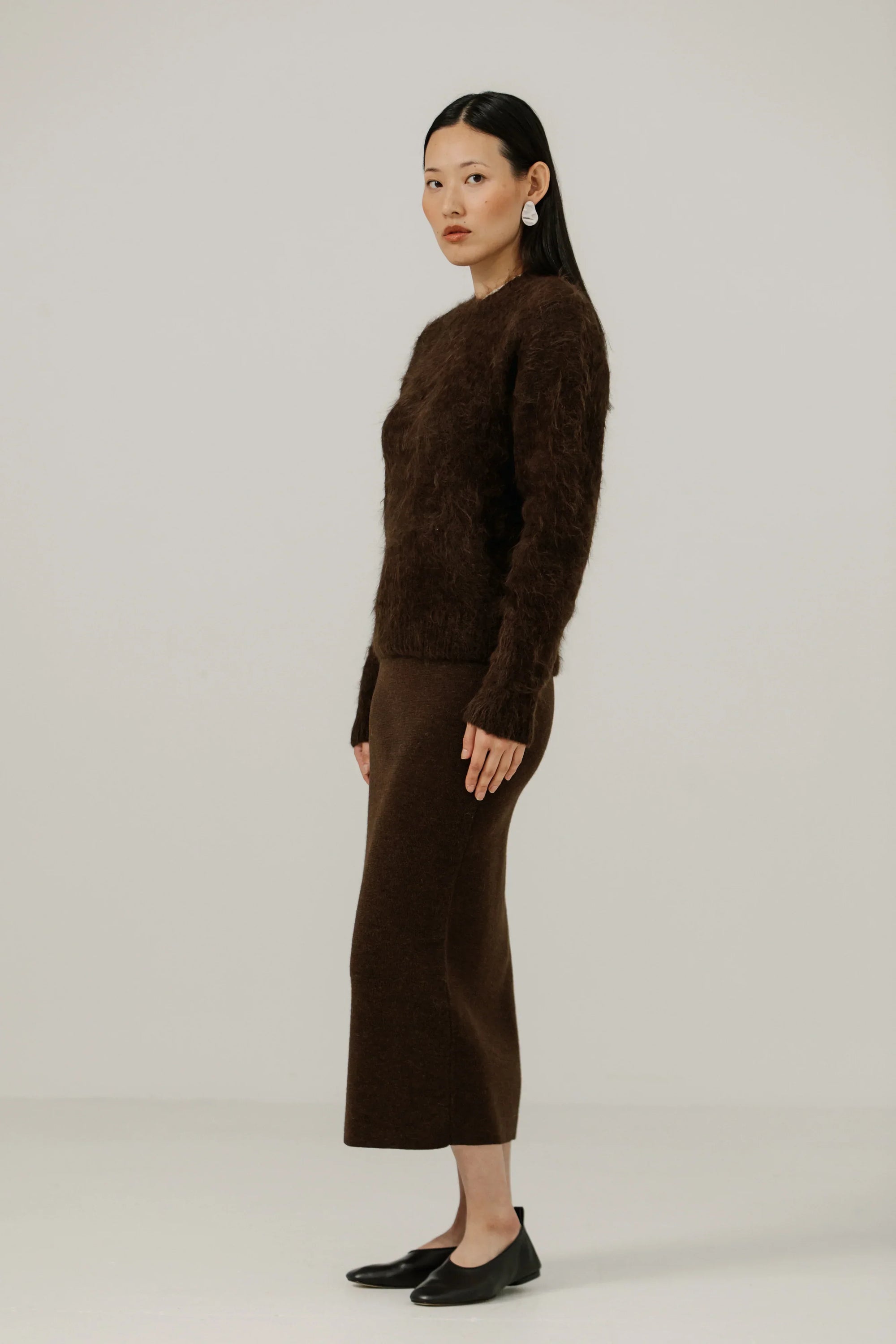 BARE KNITWEAR - SURI ALPACA SWEATER - MOLASSES - FW25
