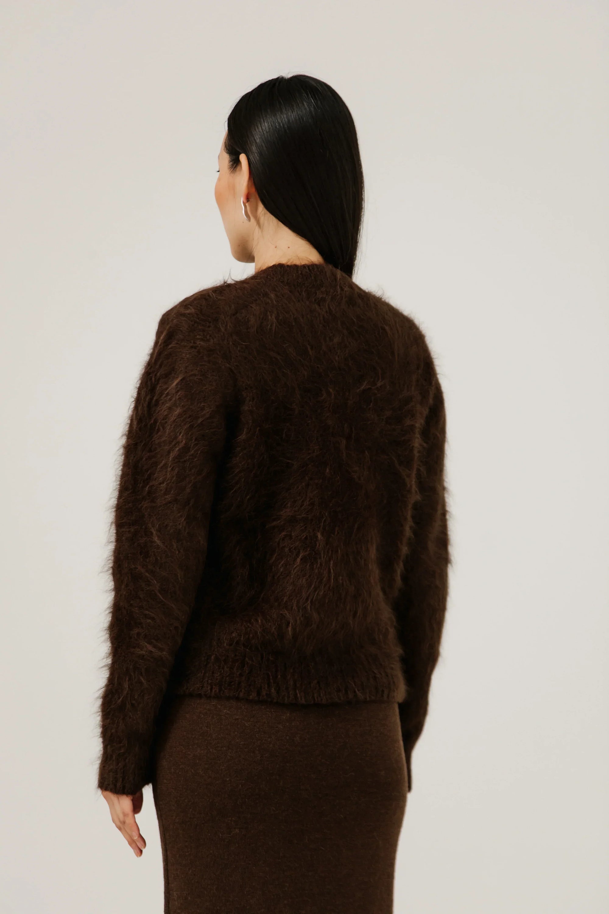BARE KNITWEAR - SURI ALPACA SWEATER - MOLASSES - FW25