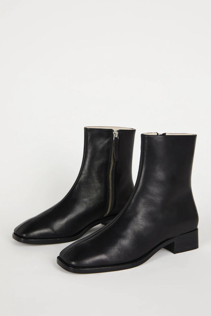 INTENTIONALLY BLANK - TOUR BOOT - BLACK - FW23