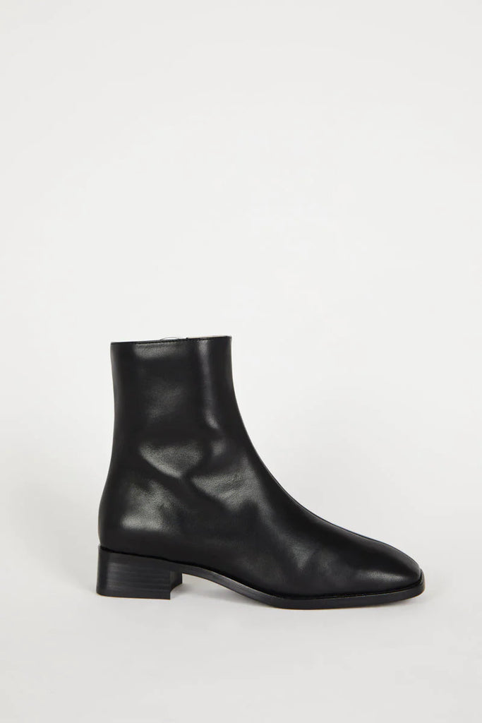 INTENTIONALLY BLANK - TOUR BOOT - BLACK - FW23