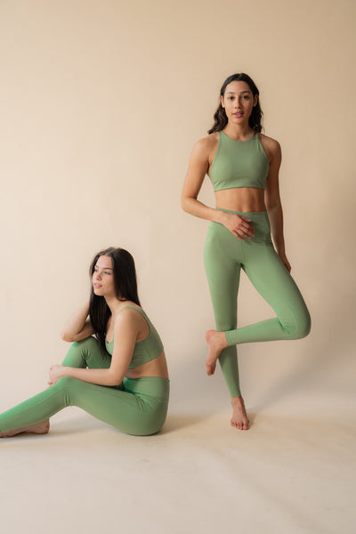 Girlfriend Collective Hi Rise Compressive Pocket Legging Mantis – Shop  Harrow