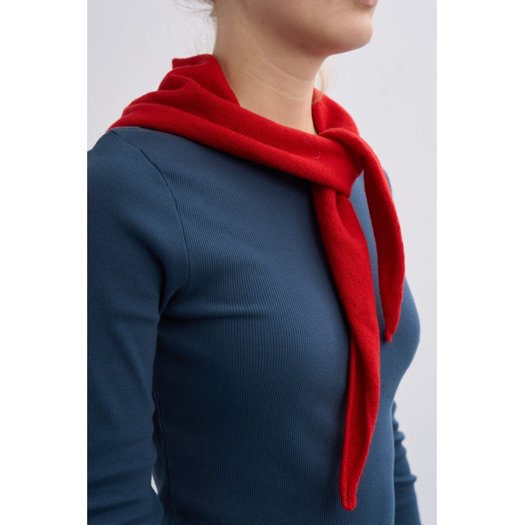 COLORFUL STANDARD - TRIANGLE EN LAINE DE MERINOS
