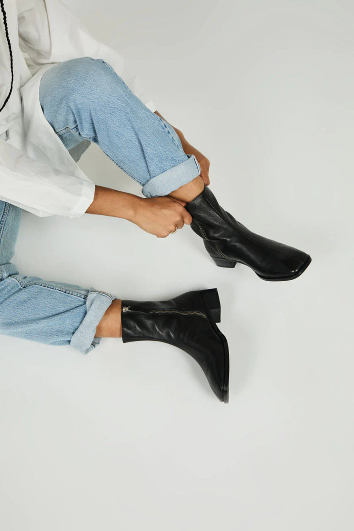 INTENTIONALLY BLANK - TOUR BOOT - BLACK - FW23