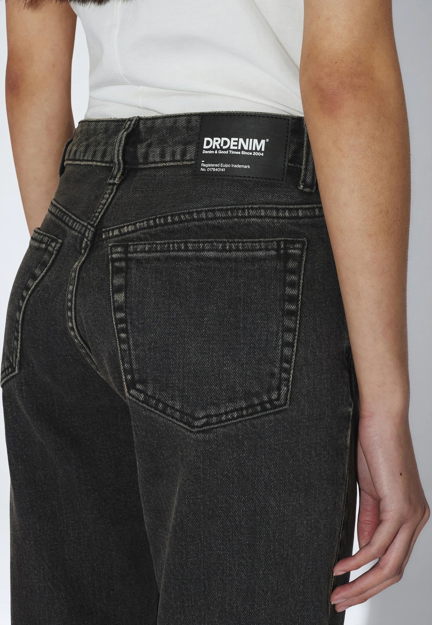 DR DENIM - SLIM STRAW JEANS - TAR AGED BLACK - FW26