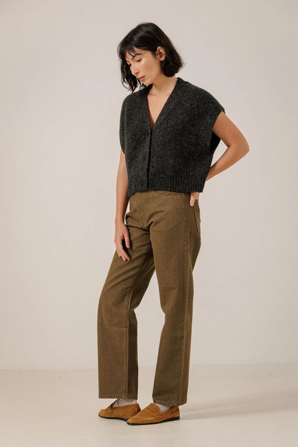 BARE KNITWEAR - GILET EN ALPAGA À BOUTONS - BASALT - AH26