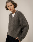 BARE KNITWEAR - PULL EN ALPAGA COL EN V - CHARBON - AH26