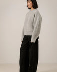 BARE KNITWEAR -  PULL COL ROND EN ALPAGA - GRIS PÂLE - AH26