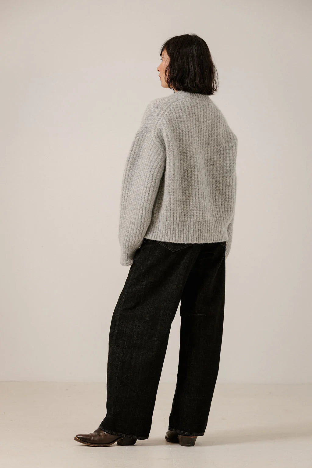 BARE KNITWEAR -  PULL COL ROND EN ALPAGA - GRIS PÂLE - AH26