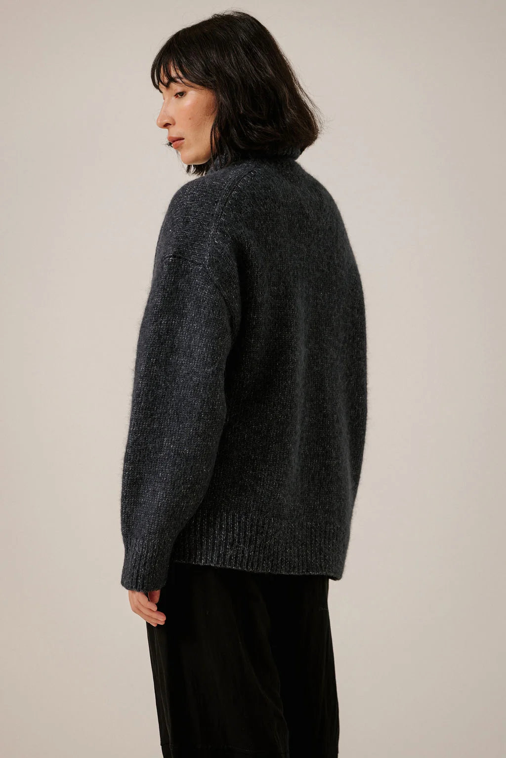 BARE KNITWEAR - COL ROULÉ OVERSIZE EN ALPAGA - MARINE FONCÉ - AH26