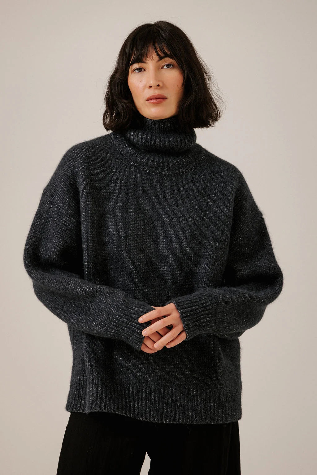 BARE KNITWEAR - COL ROULÉ OVERSIZE EN ALPAGA - MARINE FONCÉ - AH26