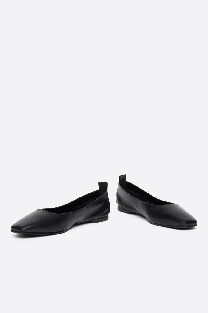 INTENTIONALLY BLANK - BALLERINE IMAGE - NOIR - AH23