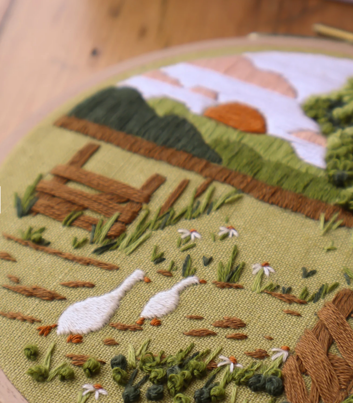 BRODÉ SERRÉ - DIY EMBROIDERY KIT - THE GEESE