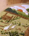 BRODÉ SERRÉ - DIY EMBROIDERY KIT - THE GEESE