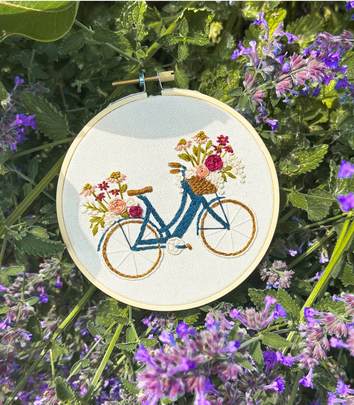 BRODÉ SERRÉ - DIY EMBROIDERY KIT - BIKE RIDE