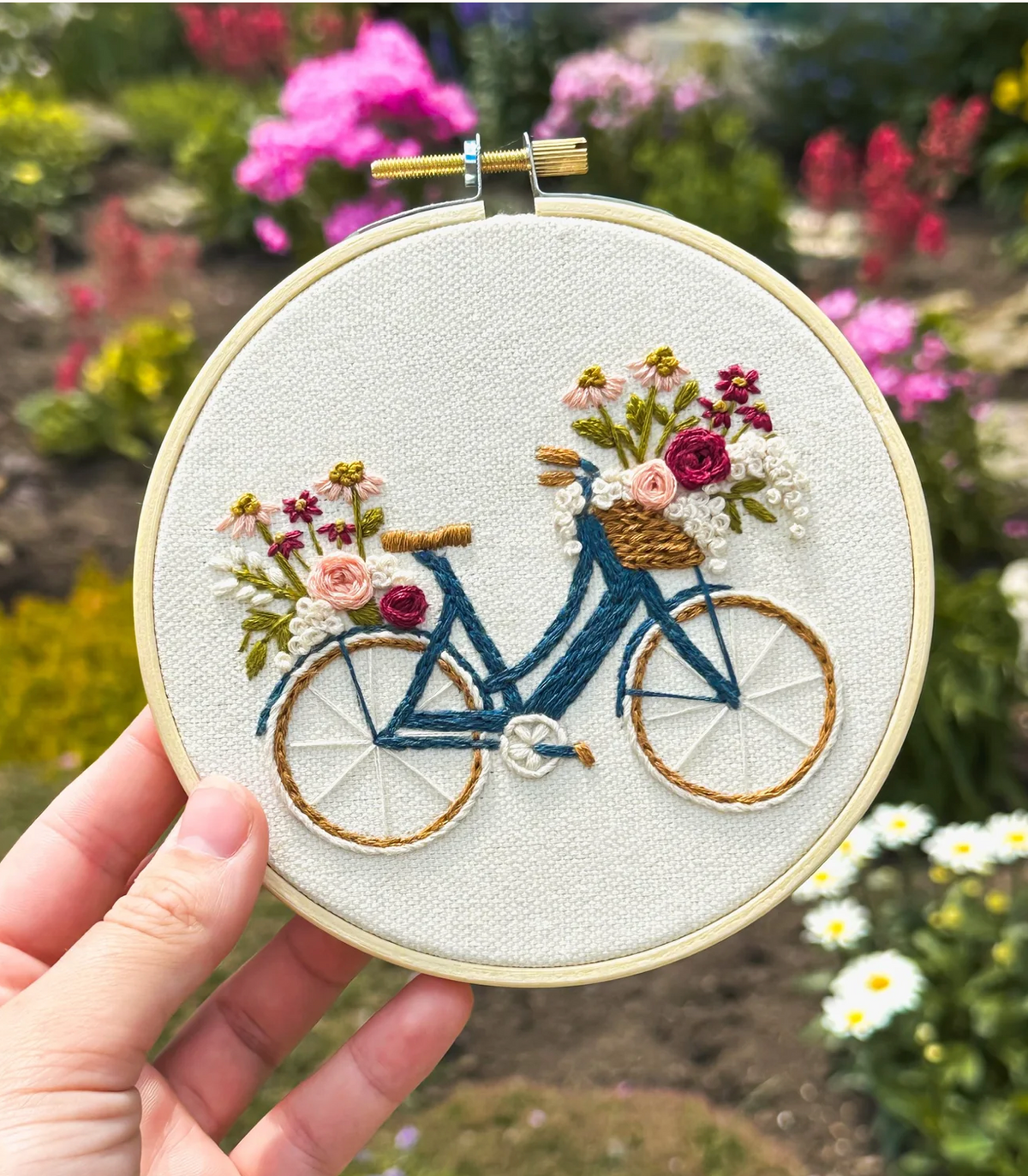 BRODÉ SERRÉ - DIY EMBROIDERY KIT - BIKE RIDE