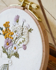 BRODÉ SERRÉ - DIY EMBROIDERY KIT - WILD FLOWERS