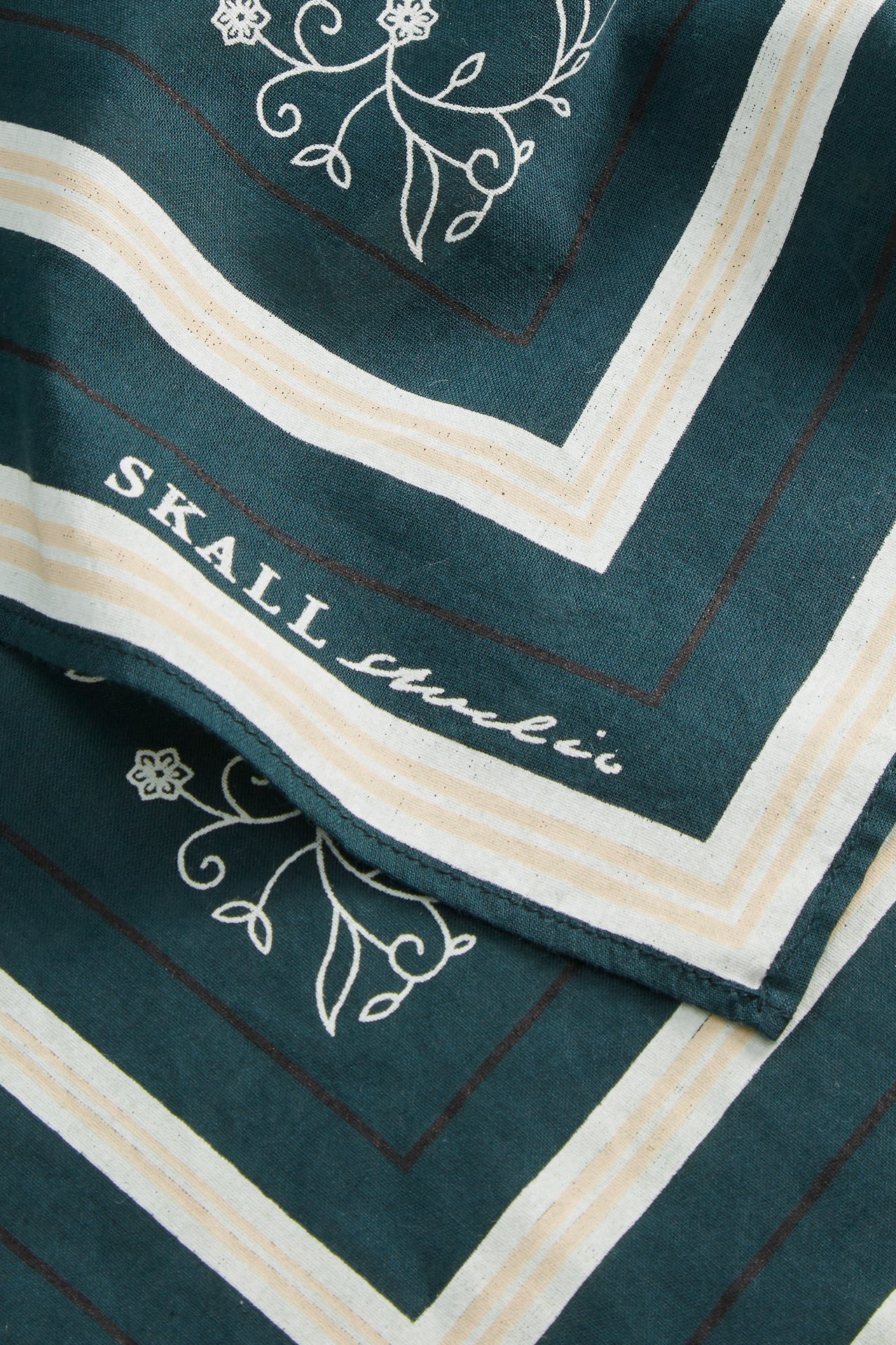 SKALL STUDIO - FOULARD CLASSIQUE - 55 X 55 - AH25
