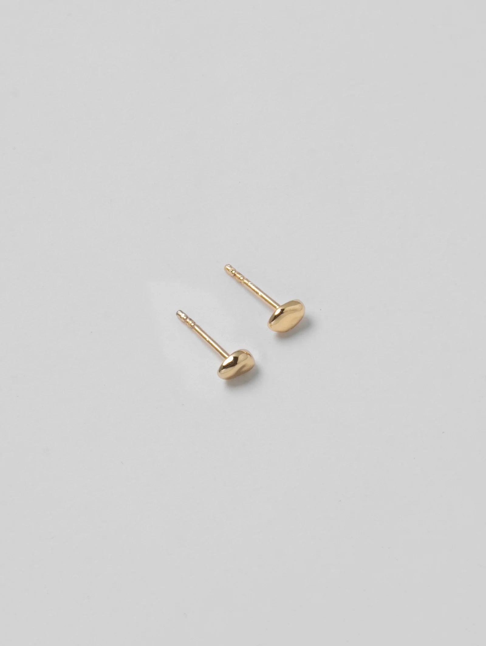 WOLF CIRCUS - SMALL BEAN-SHAPED EARRINGS - GOLD-PLATED