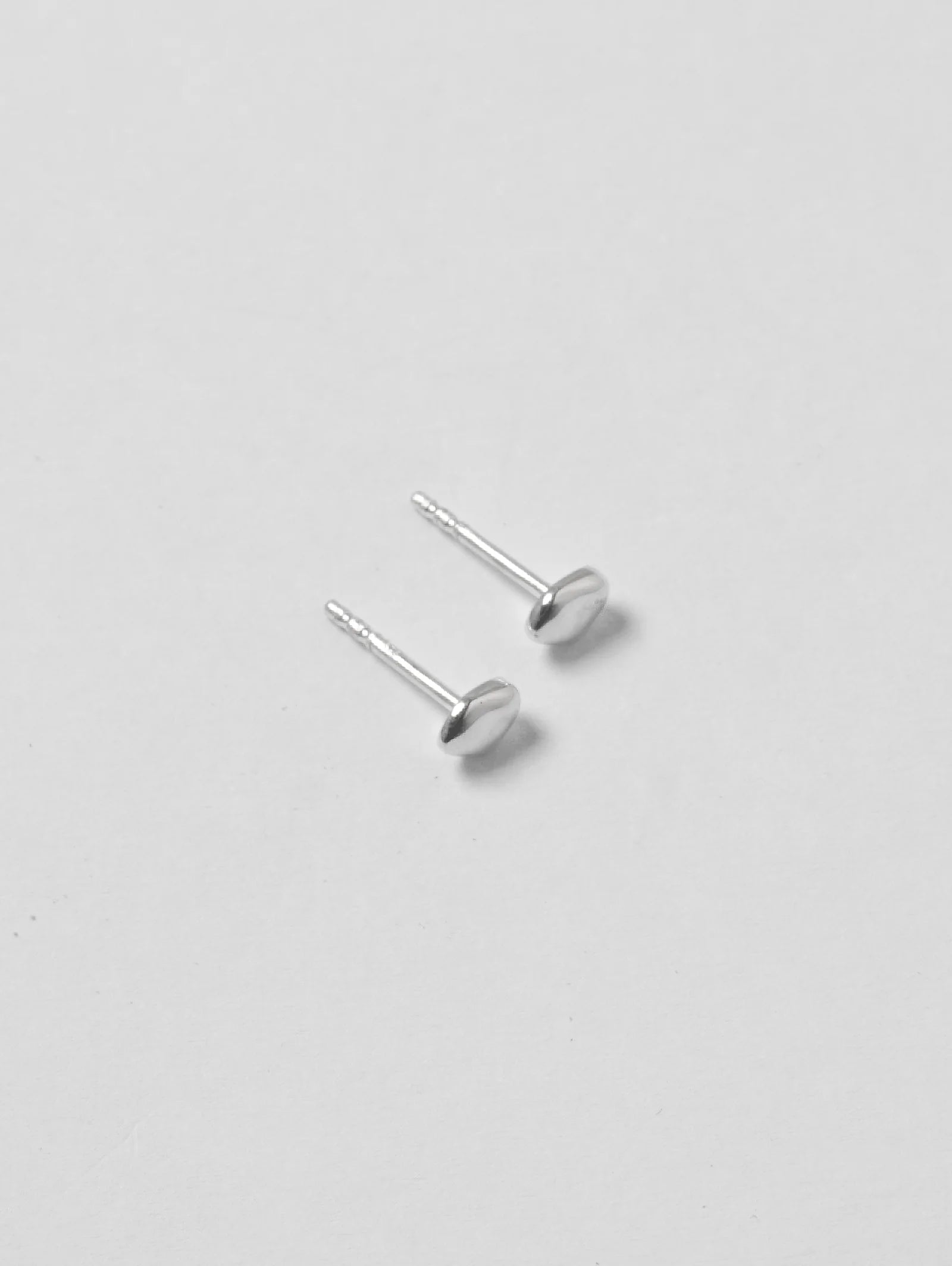 WOLF CIRCUS - SMALL BEAN-SHAPED EARRINGS - SILVER