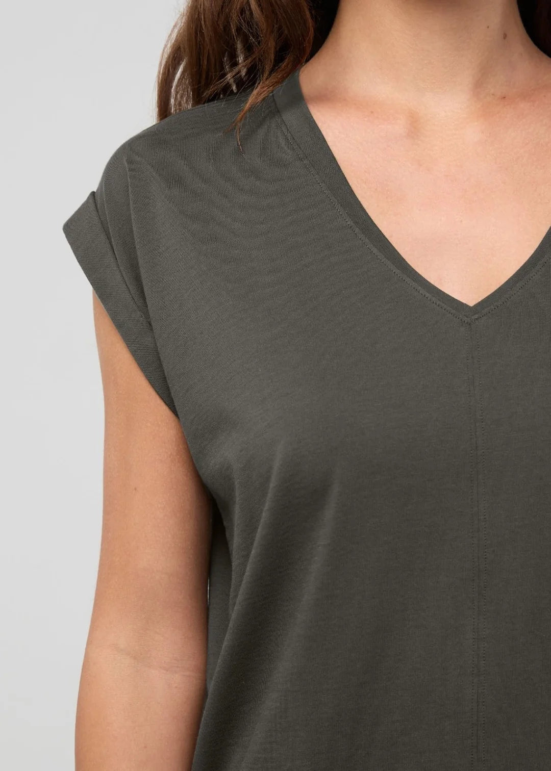 DUER - T-SHIRT DOLMAN PURE PIMA COL V - EVERGREEN