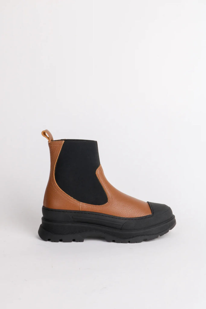 INTENTIONALLY BLANK - COURT PLATFORM BOOT - CAFÉ - AH22