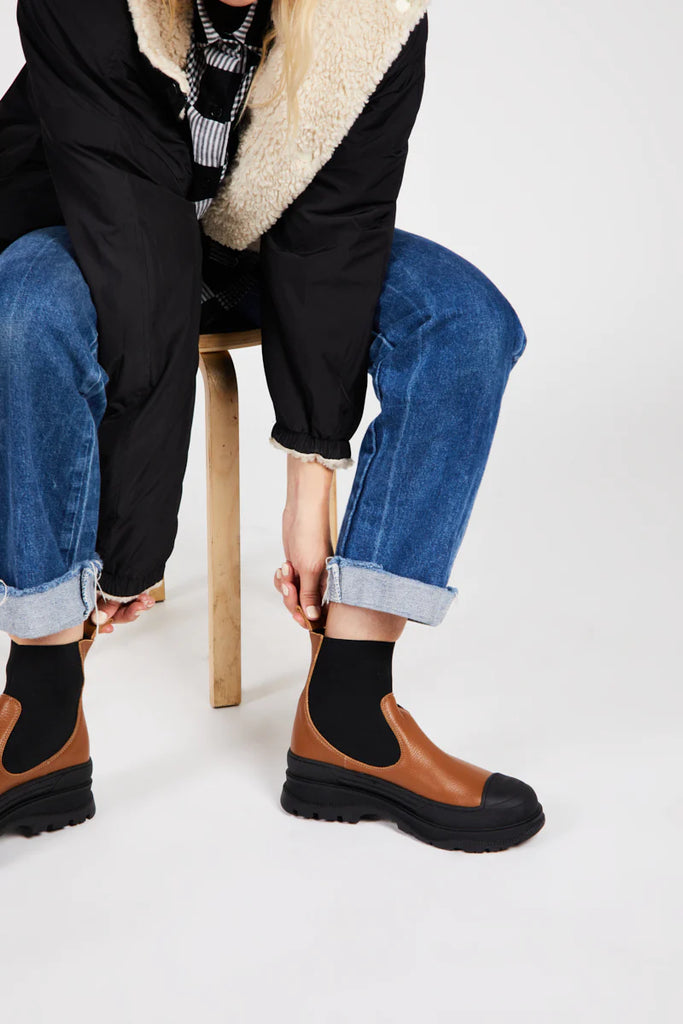 INTENTIONALLY BLANK - COURT PLATFORM BOOT - CAFÉ - AH22