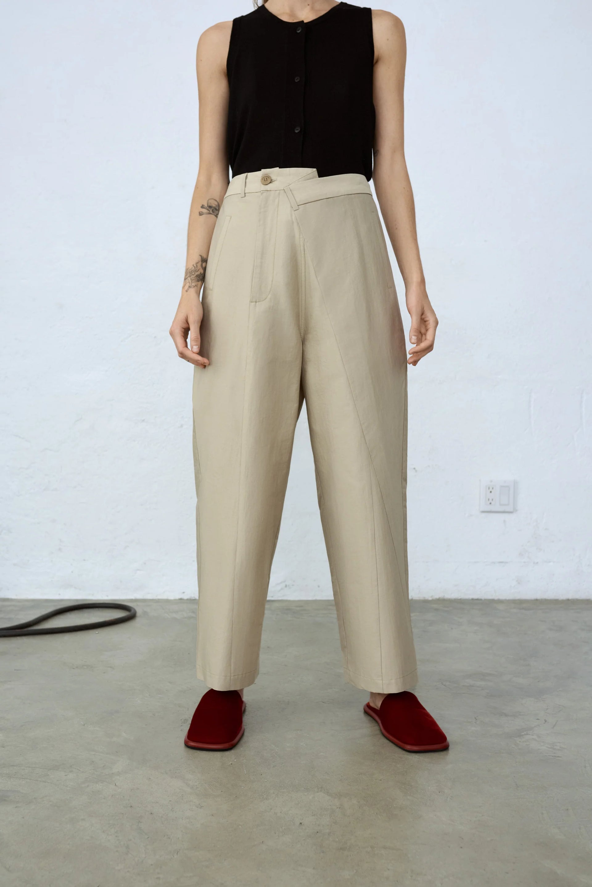 CORDERA - DRAPED TAILORING PANTS - TOASTED - SS23 – Boutique